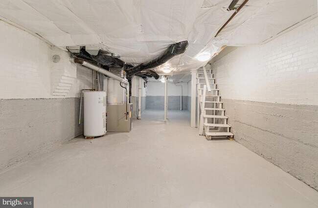 Building Photo - 1353 Howard St