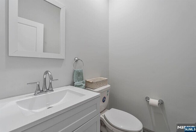 Building Photo - 765 6th Ave