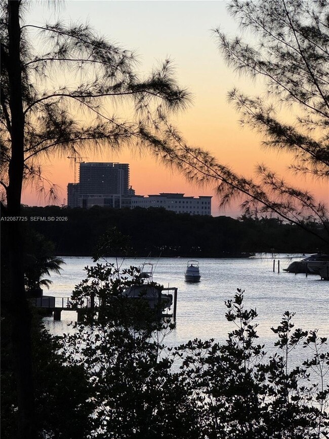 Building Photo - 16500 Collins Ave