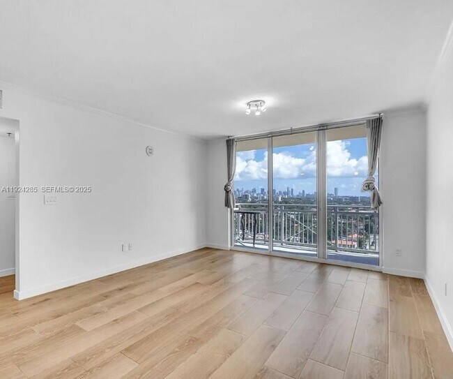 Building Photo - 2665 SW 37th Ave