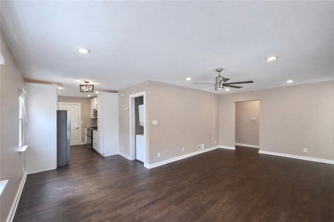 Building Photo - 1291 Lorenzo Dr SW