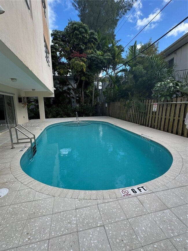 Building Photo - 1020 94th St