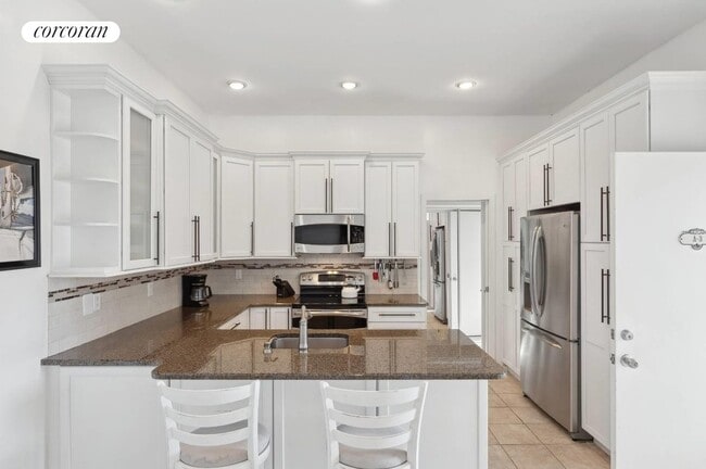 Building Photo - 400 Noyack Rd