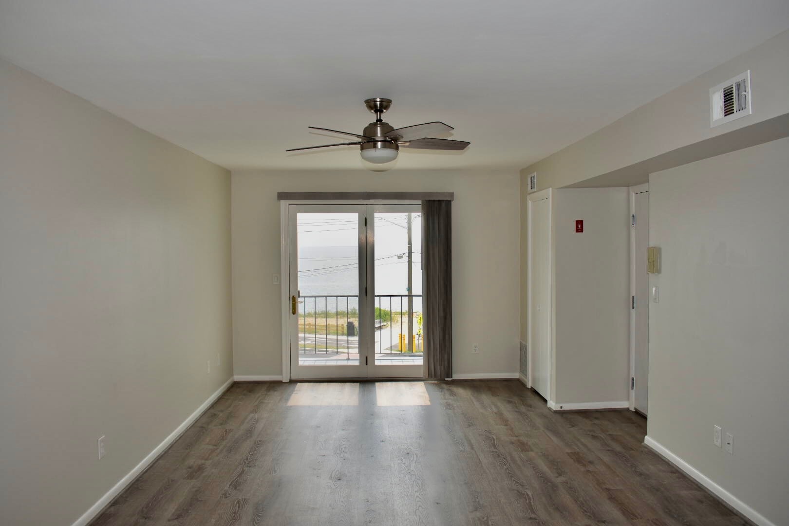 Livingroom - 215 Beach St