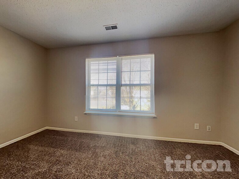 Building Photo - 1710 Ashley Dr