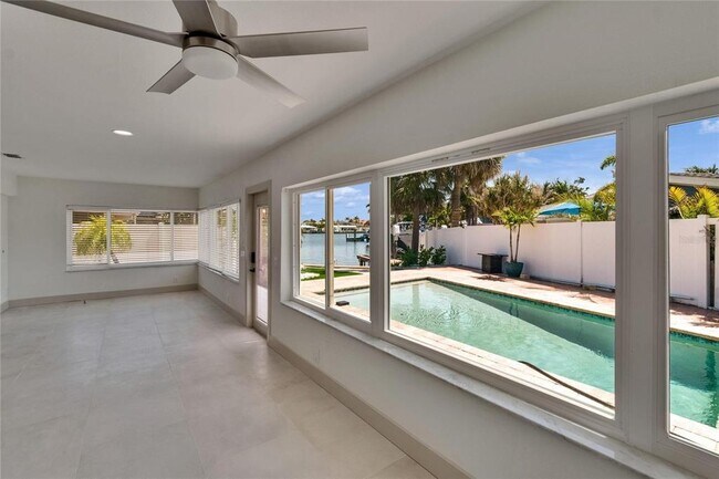 Building Photo - 1492 Sea Gull Dr S