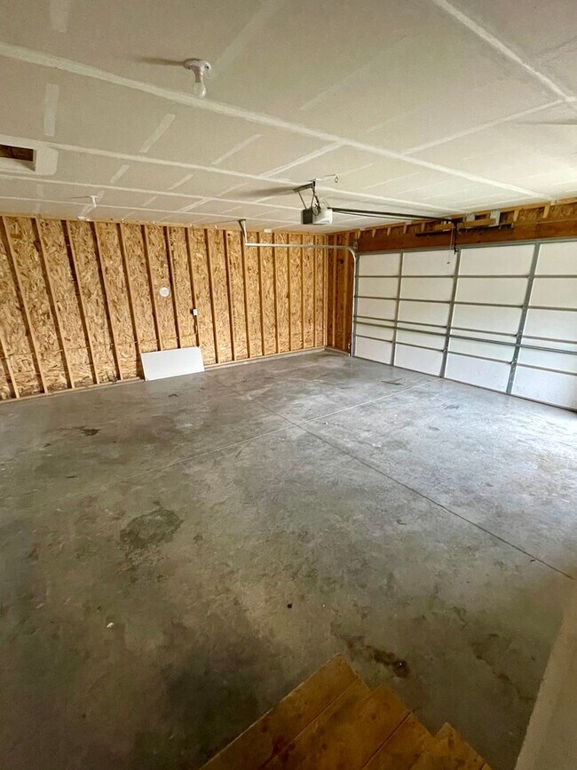 Building Photo - NEWER 4 Bedroom, 3 Bath Home for Rent