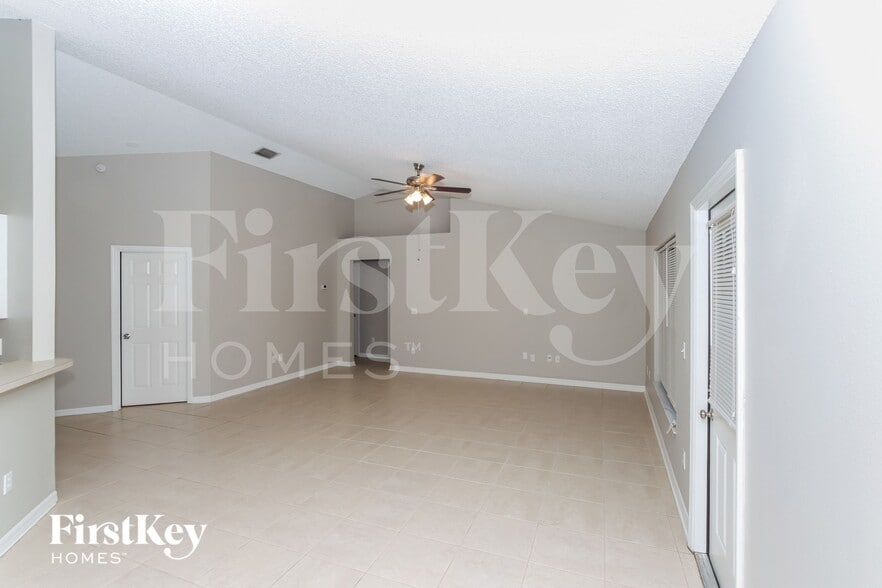 Building Photo - 2655 San Filippo Dr SE