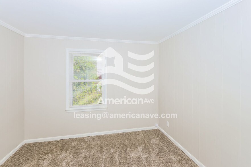 Building Photo - 207 Lawn St