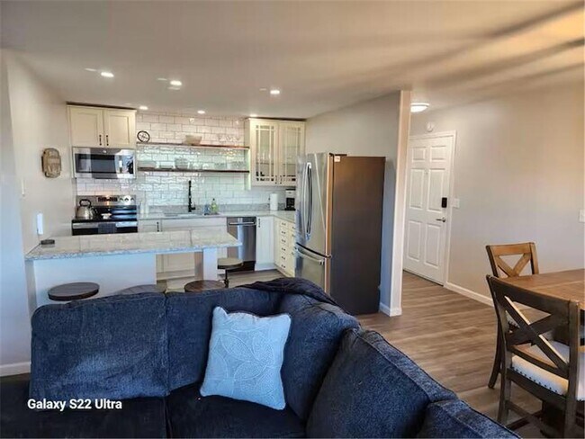 Building Photo - 114 Lake Ave S