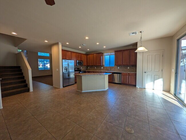 Building Photo - Beautiful home, close to Walmart, Sprouts and much more.