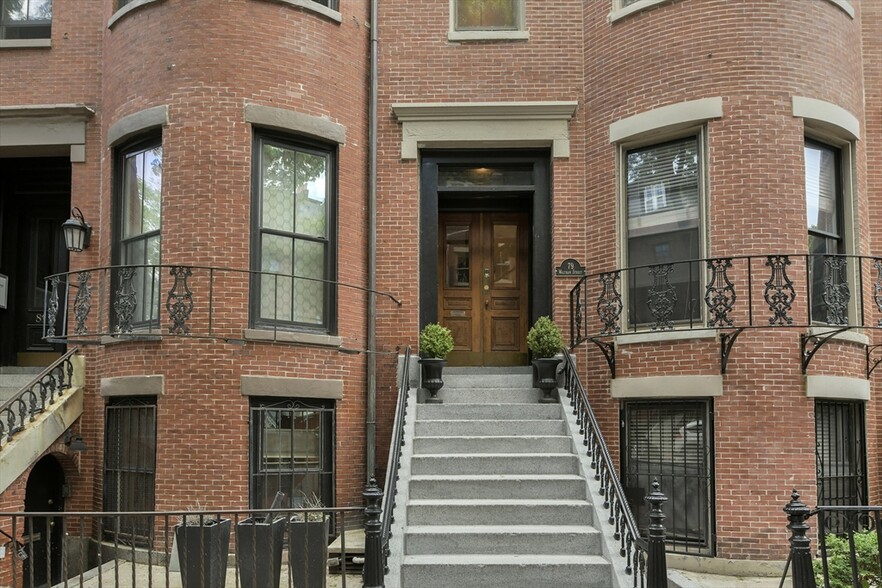 Building Photo - 79 Waltham St