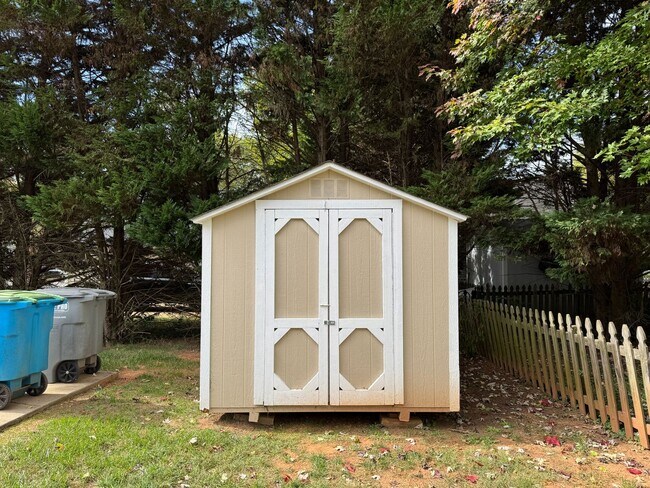 Building Photo - Available to Show