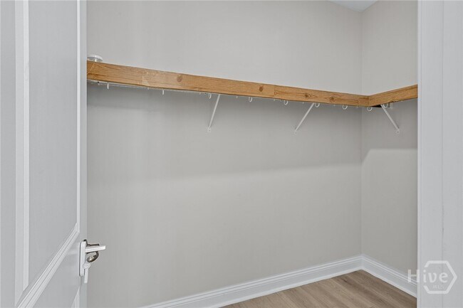 Building Photo - 241 Ridgewood Park Dr S