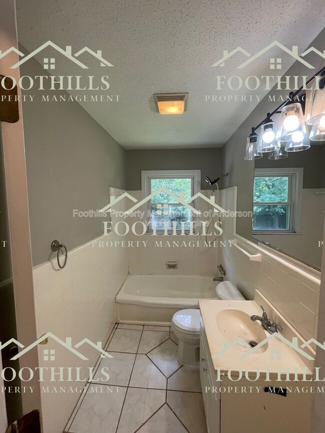 Building Photo - 411 Camellia Dr