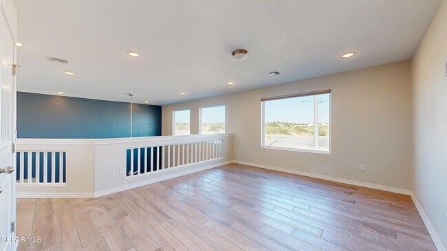 Building Photo - 500 La Entrada Cir