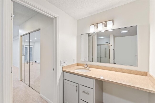 Building Photo - 30 Argyle Ave