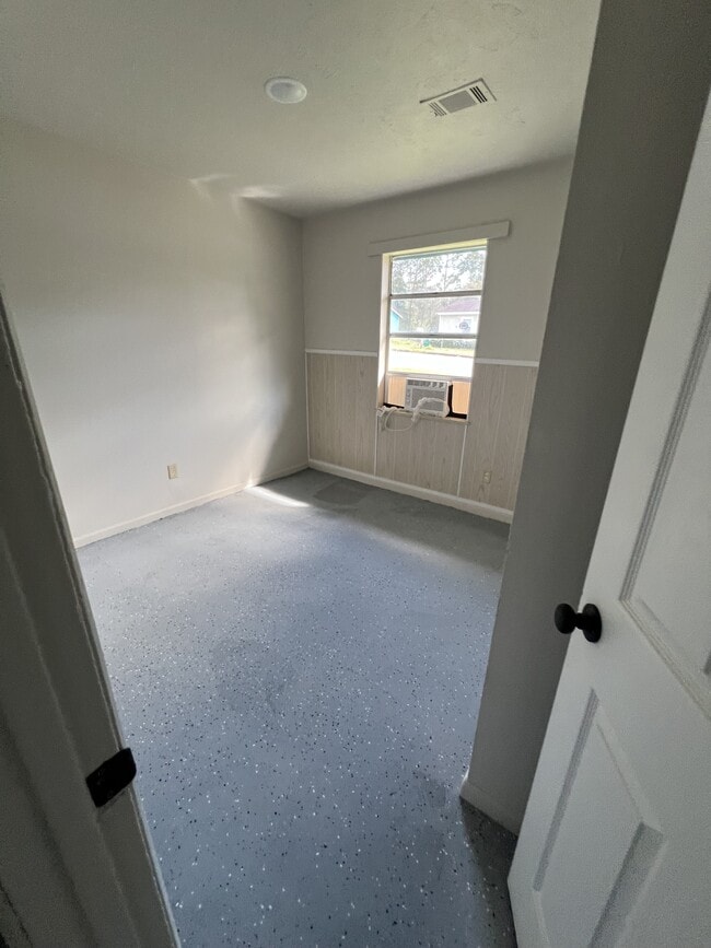 Building Photo - 725 Beale St