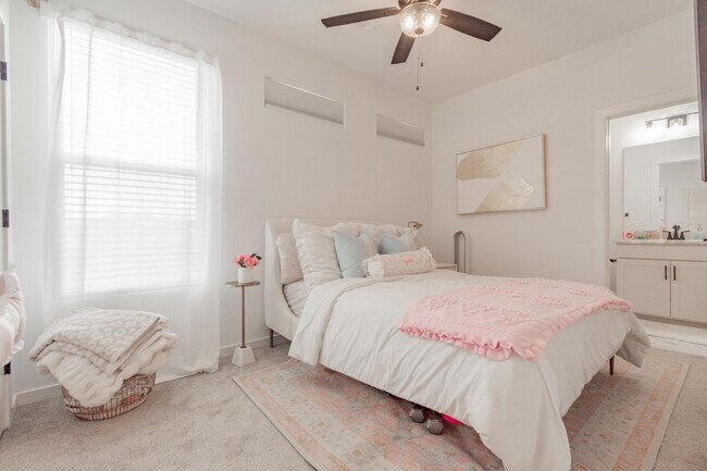 Building Photo - 2131 Parnell Dr