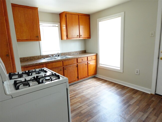 Building Photo - 4818 Hirsch Rd