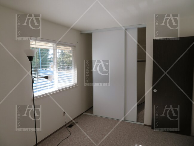 Building Photo - 204 Castillion Terrace