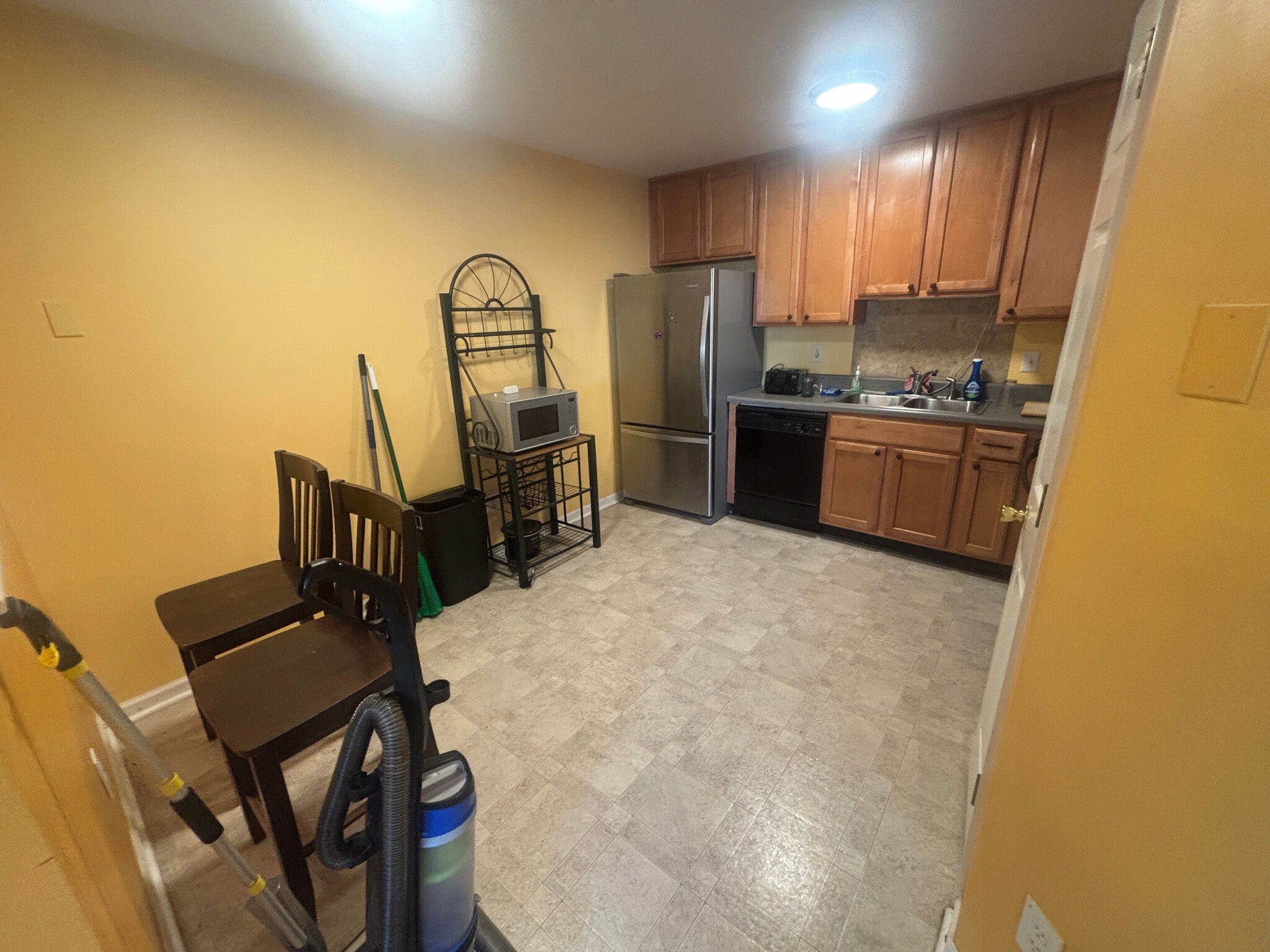 Building Photo - Room in Townhome on Ivory Run Way