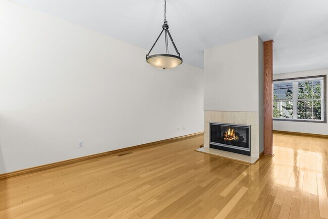 Building Photo - 6143 S Virginia Ave