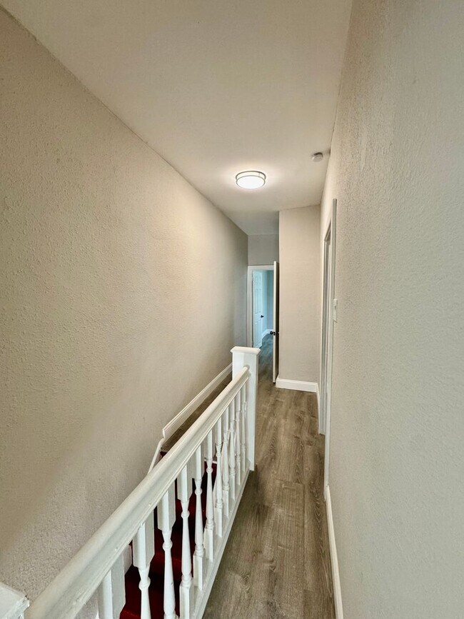 Building Photo - Amazing West Oak Lane 3bd/1ba Available NOW!