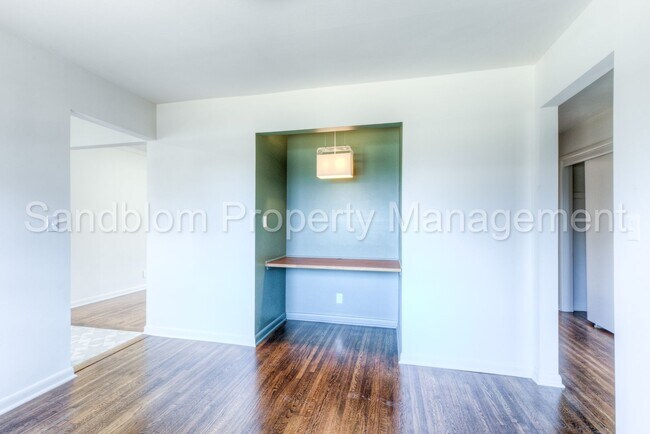 Building Photo - 4012 S Toledo Ave
