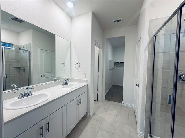 Building Photo - 606 Clover Crk Dr