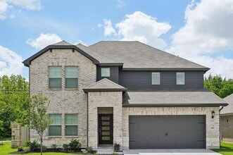Building Photo - 4001 Medina Dr