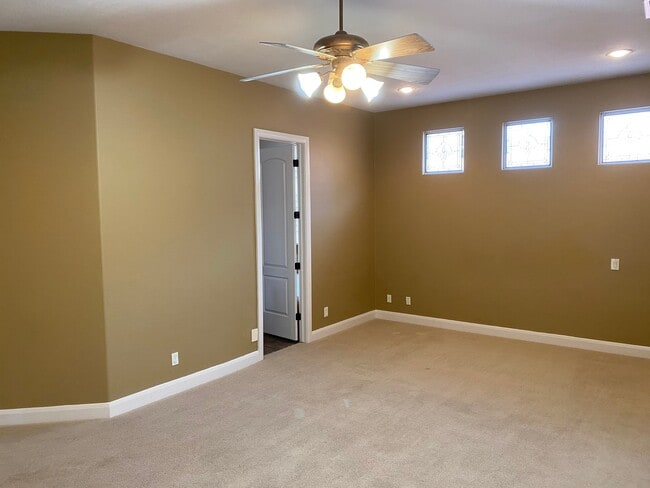 Building Photo - 2242 N Gunsight Dr