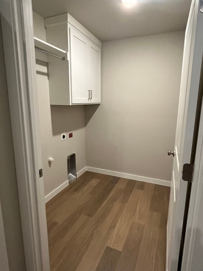 Building Photo - BRAND NEW DUPLEX!
