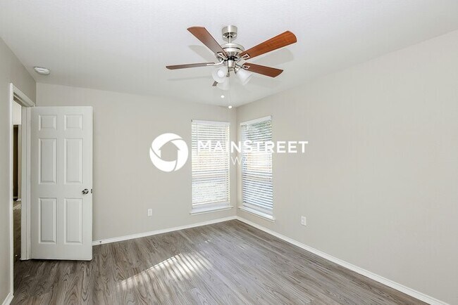 Building Photo - 4 Bedroom Pet-Friendly Home in Dallas, TX with Main Street Renewal