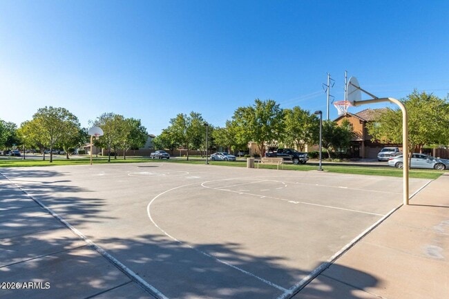 Building Photo - 4337 E Vaughn Ave