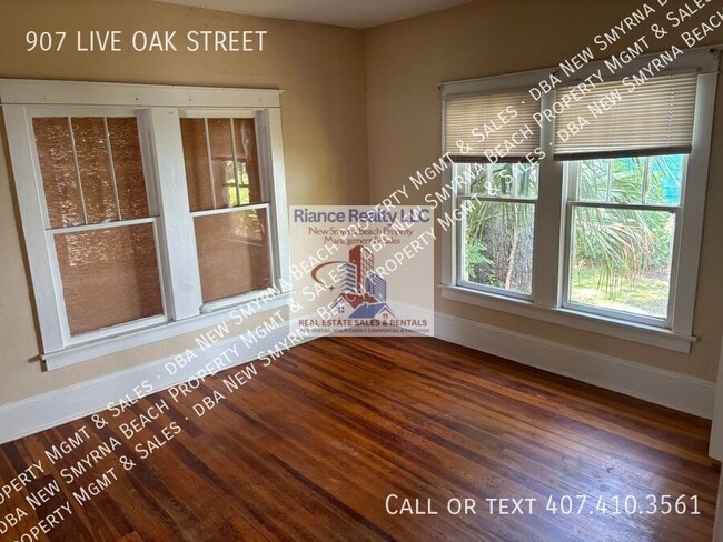 Building Photo - 907 Live Oak St