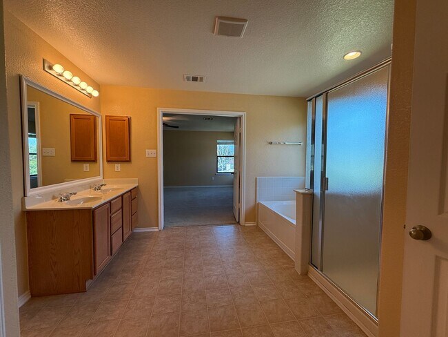 Building Photo - 2250 Howry Dr