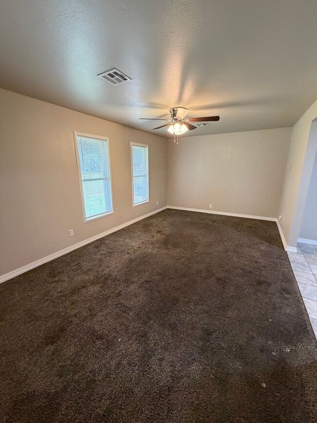 Building Photo - 4 Bedroom 2 Bath Home for Rent