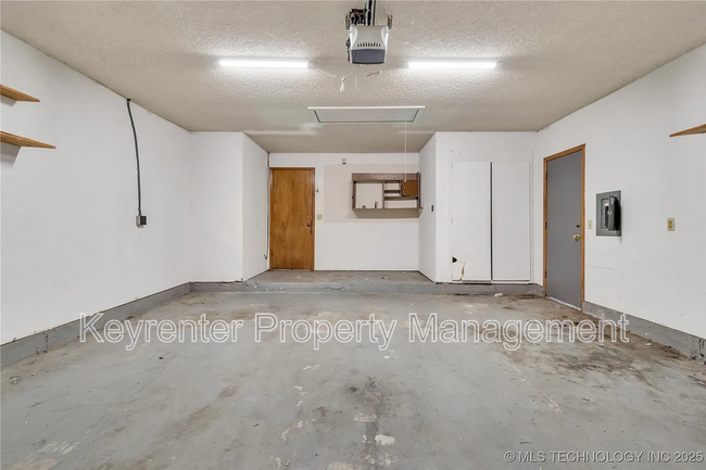 Building Photo - 9305 S Land Ave
