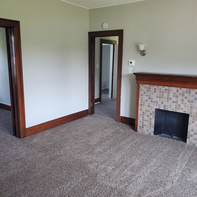 Building Photo - 4brm House for Rent