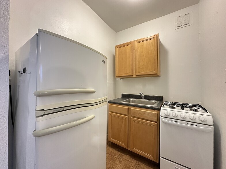 Building Photo - 4834 N Damen Ave