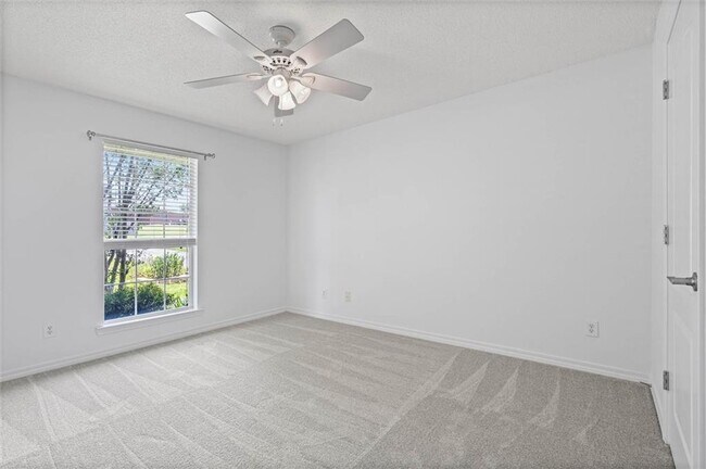 Building Photo - 4120 Fenwick Loop S