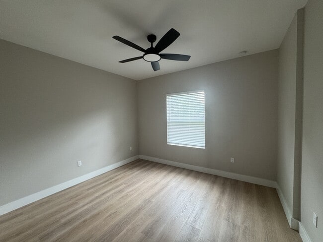 Building Photo - 16475 Mc Laury Ave