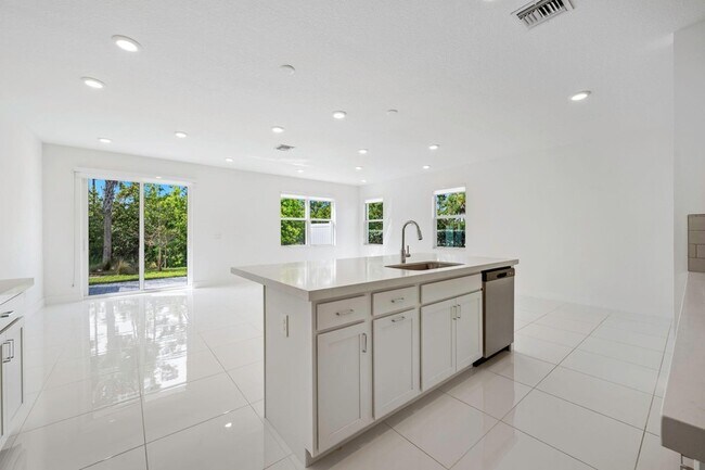 Building Photo - 214 Preserve Trl S