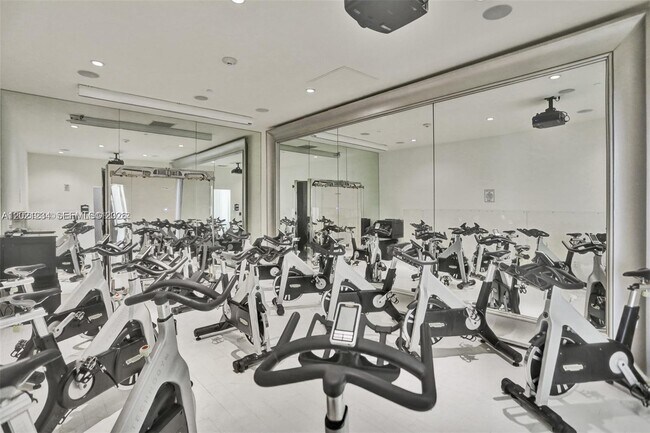 Building Photo - 475 Brickell Ave