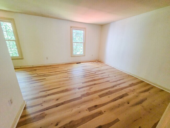 Building Photo - Fantastic 3br TownHome in highly sought Silver Spring Neighborhood - Available NOW!