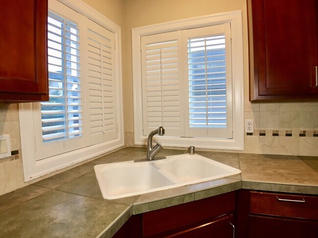 Building Photo - Stunning 3BD  Lake Shore Home with Office and Loft Area!  Gorgeous Finishes!