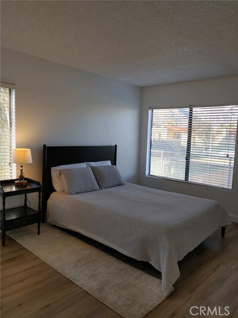 Building Photo - 1421 N Sunrise Way