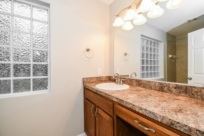 Building Photo - 108 E Manson Rd