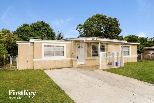 Building Photo - 3196 N Seacrest Blvd